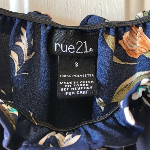 Rue 21 off-the-shoulder blouse - Picture 2 of 3